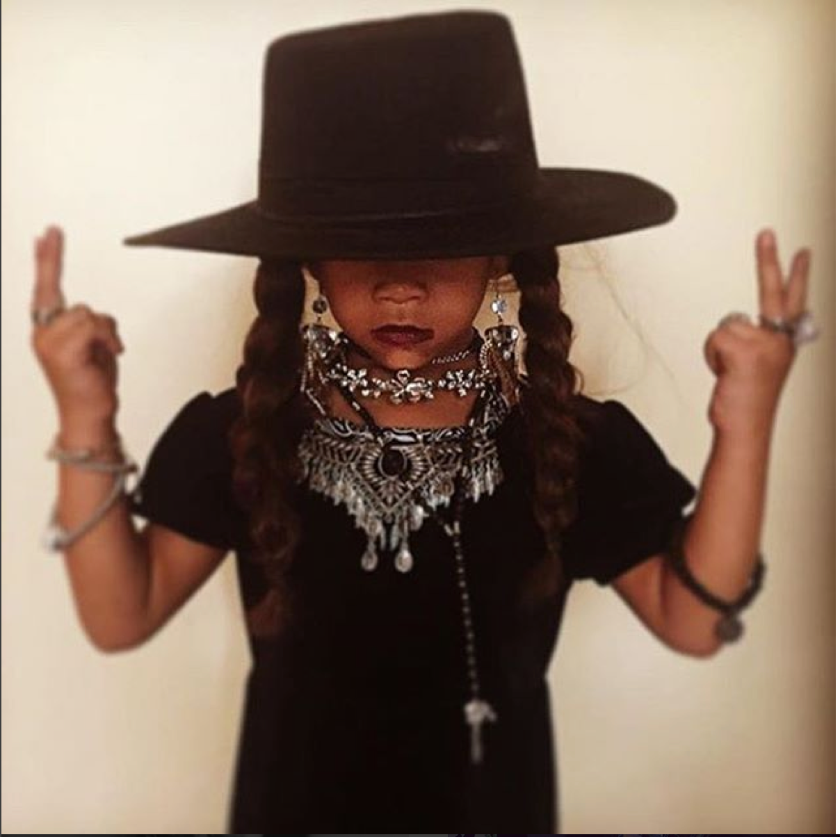 12 Costumes That Prove This Halloween Was All About Beyonce's Lemonade
